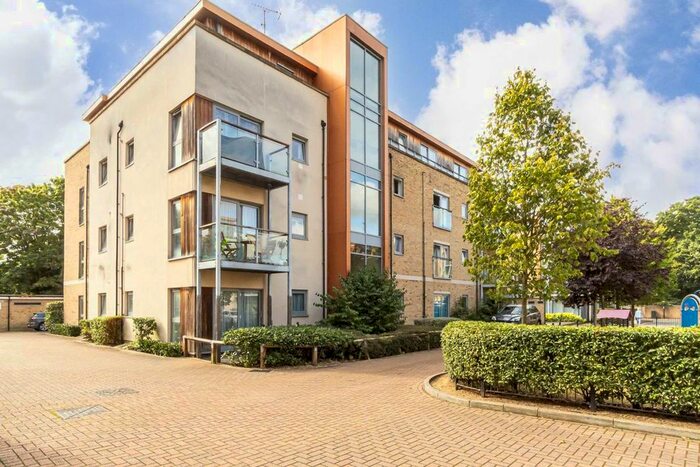 1 Bedroom Flat To Rent In Southcott Road, Teddington, TW11