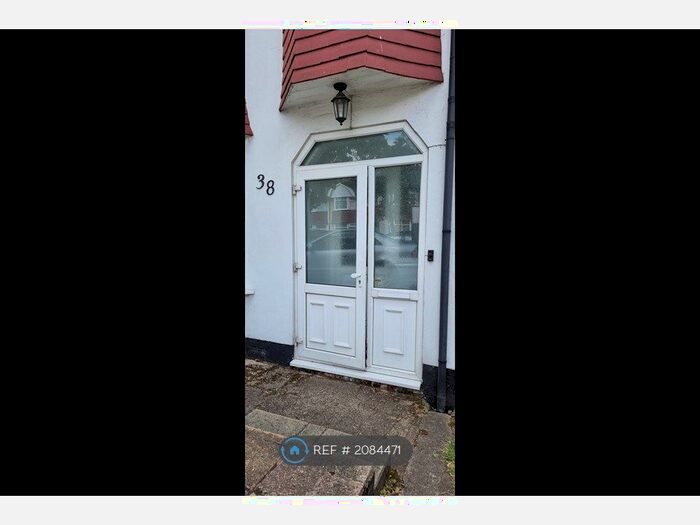 3 Bedroom Semi-Detached House To Rent In Eskdale Avenue, Northolt, UB5