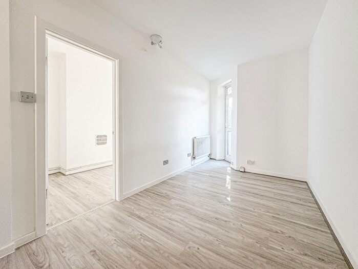 1 Bedroom Flat To Rent In Selkirk House, Defoe Road, Hackney, N16