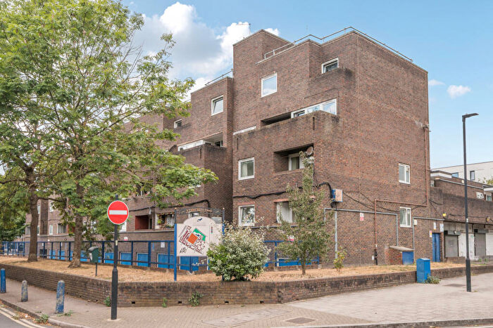 3 Bedroom Apartment For Sale In Gibson Road, London, SE11