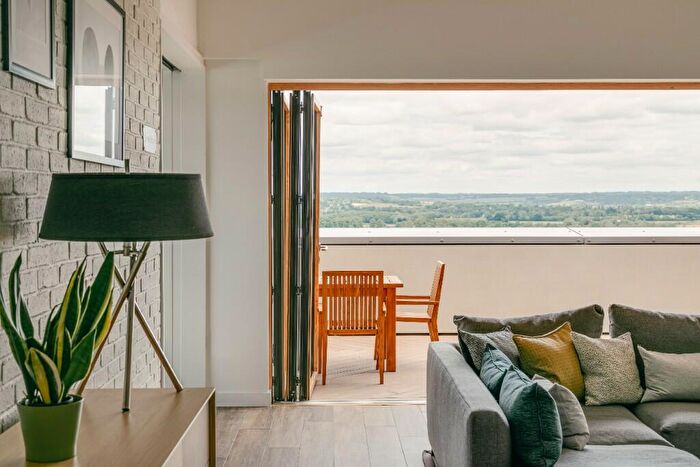 1 Bedroom Flat To Rent In Queen Street, Maidenhead, Berkshire, SL6