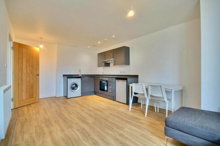 2 Bedroom Flat To Rent In Isambard Brunel Road, Portsmouth, PO1