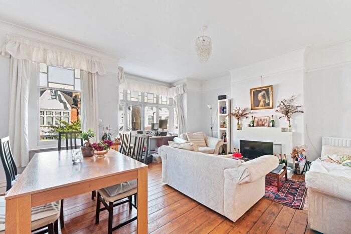 3 Bedroom Flat To Rent In Ennismore Avenue, Chiswick, London, W4