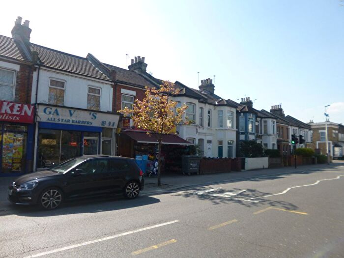 2 Bedroom Flat To Rent In Leytonstone, London, E11