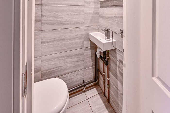 3 Bedroom Terraced House To Rent In Clinton Road, Harringay, London, N15