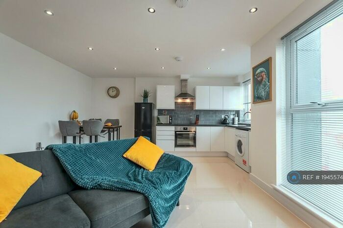 1 Bedroom Flat To Rent In Atlantic Mansions, Southampton, SO14