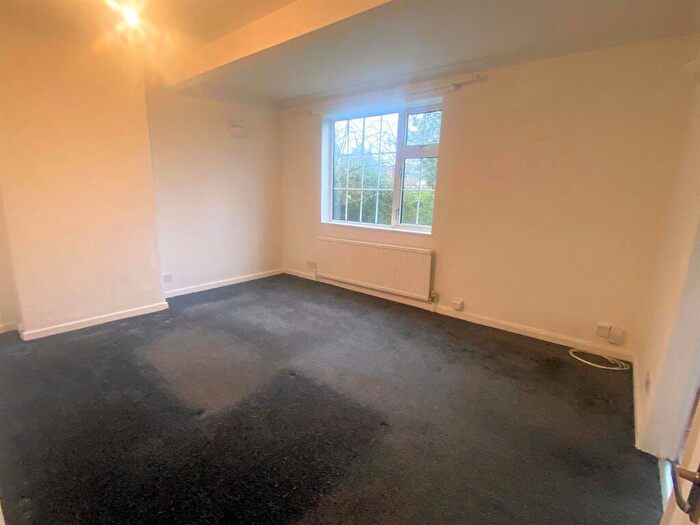 1 Bedroom Flat To Rent In Garden And Parking - Tring Road, HP20