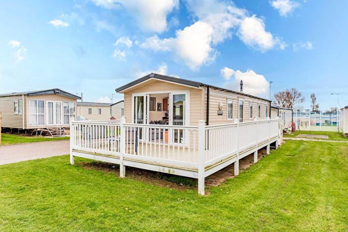 3 Bedroom Park Home For Sale In California Cliffs, Rottenstone Lane, NR29