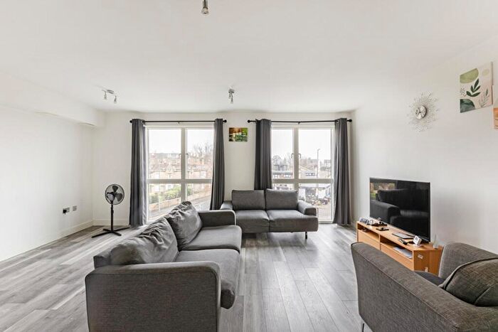 2 Bedroom Flat To Rent In Maple Road London, SE20