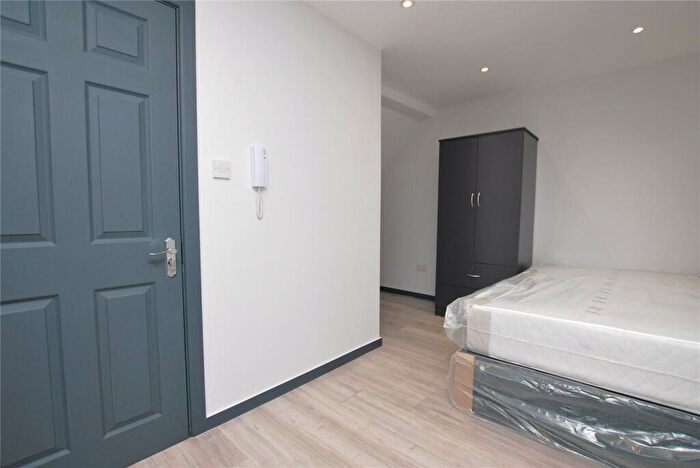 1 Bedroom House Of Multiple Occupation To Rent In Raymond Crescent, Guildford, Surrey, GU2