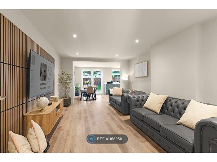 5 Bedroom Semi-Detached House To Rent In Westlea Avenue, Watford, WD25