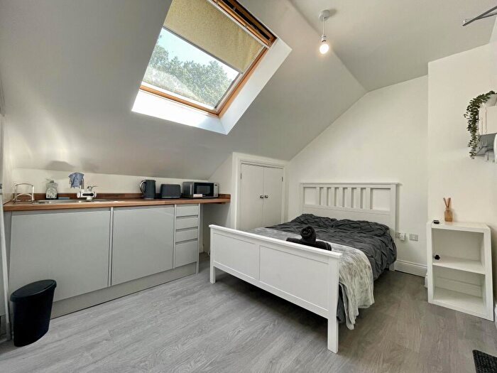 Studio To Rent In Kings Road, SE25