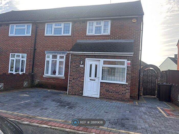3 Bedroom Semi Detached House To Rent In Gatehope Drive, South Ockendon, RM15