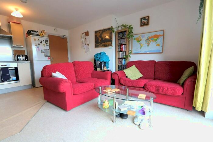 2 Bedroom Flat To Rent In Woden Street, Salford, Greater Manchester, M5