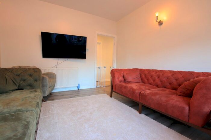 3 Bedroom Maisonette To Rent In Beresford Gardens, Enfield, EN1