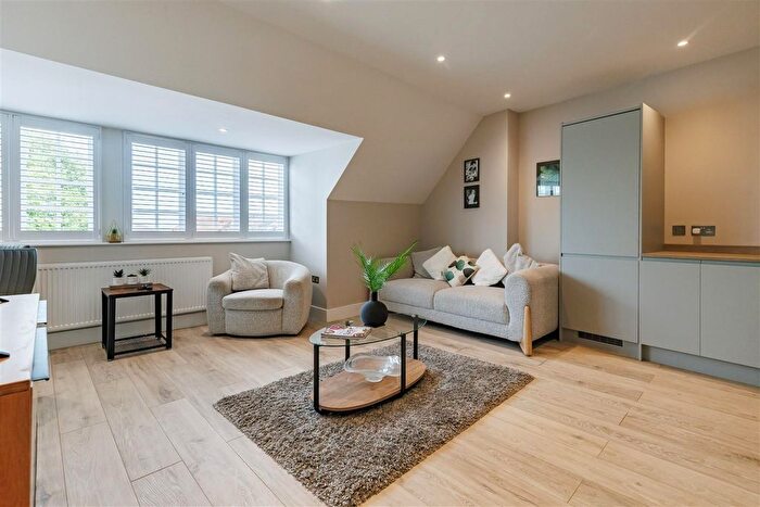 1 Bedroom Flat For Sale In High Street, Epping, CM16