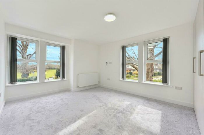2 Bedroom Apartment To Rent In Avenue Road, Banstead, SM7