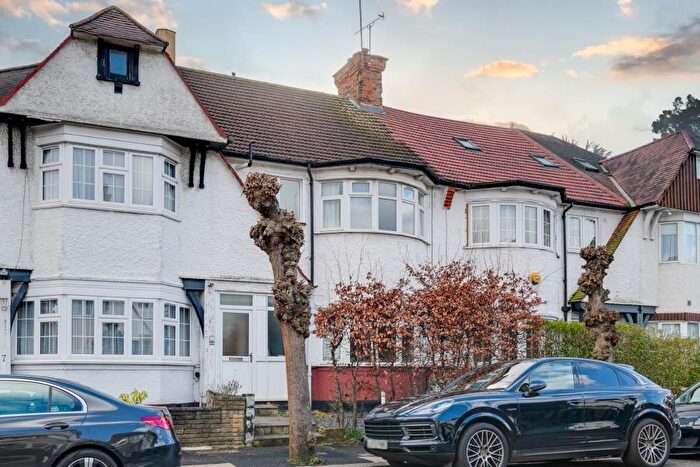 2 Bedroom Flat To Rent In Forres Gardens, Golders Green, NW11