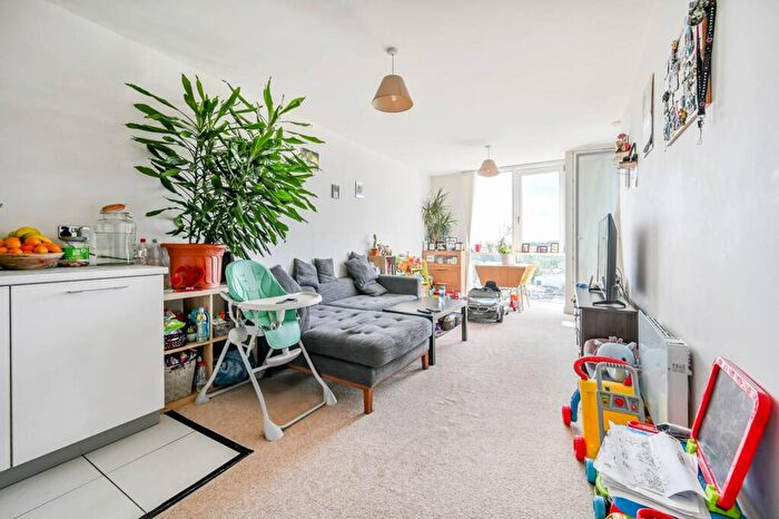 2 Bedroom Flat For Sale In Kd Tower, Cotterells, Hemel Hempstead, HP1