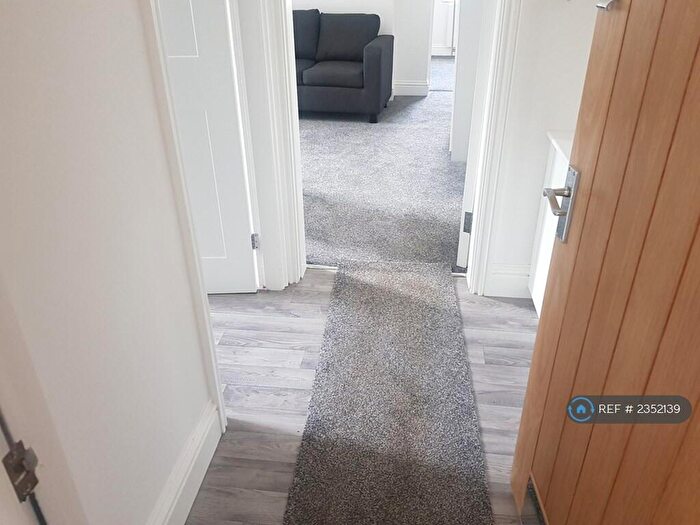 1 Bedroom Flat To Rent In Wood Road, Manchester, M16