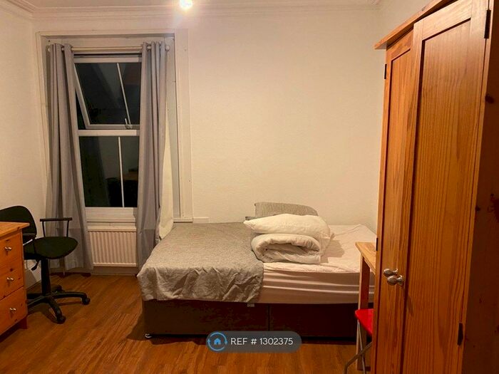 Studio To Rent In Finchley, London N3