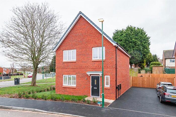4 Bedroom Semi-Detached House To Rent In Laura Avenue, Nottingham, NG5