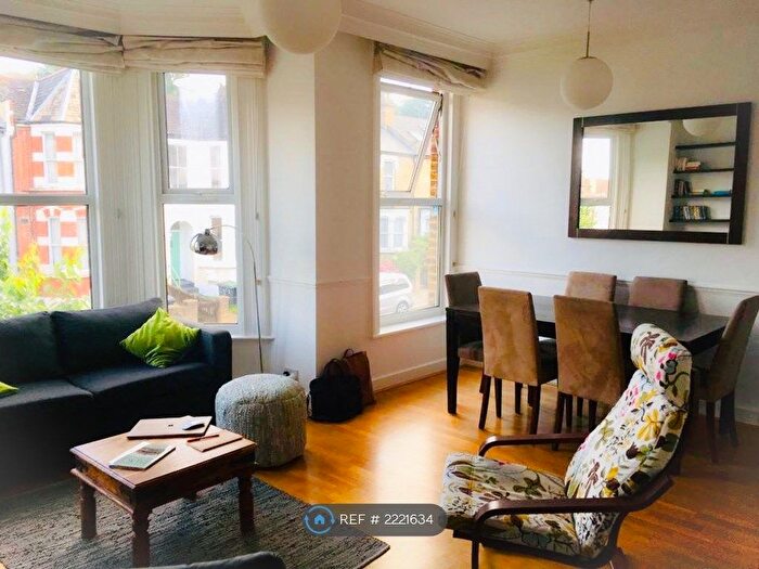 3 Bedroom Flat To Rent In Palace Gates Road, London, N22