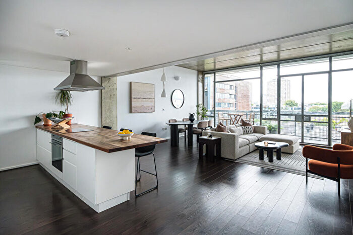 2 Bedroom Flat For Sale In Union Wharf, Wenlock Road, N1