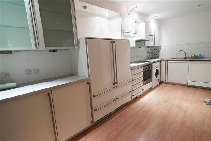 5 Bedroom Property To Rent In Sidney Grove, London, EC1V