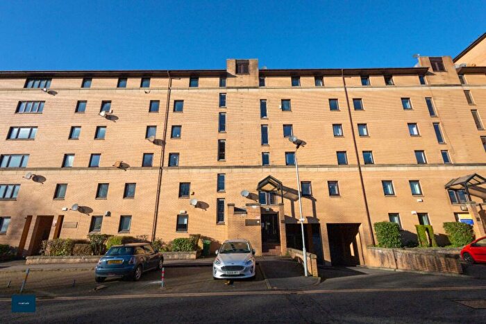 2 Bedroom Flat To Rent In Flat Parsonage Square Glasgow, G4