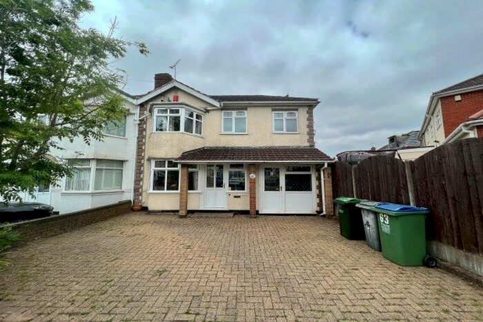4 Bedroom Semi-Detached House To Rent In Stanley Road, Oldbury, B68