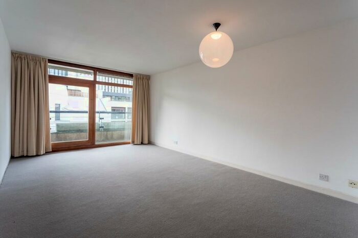 2 Bedroom Flat To Rent In Andrewes House, Barbican, EC2Y