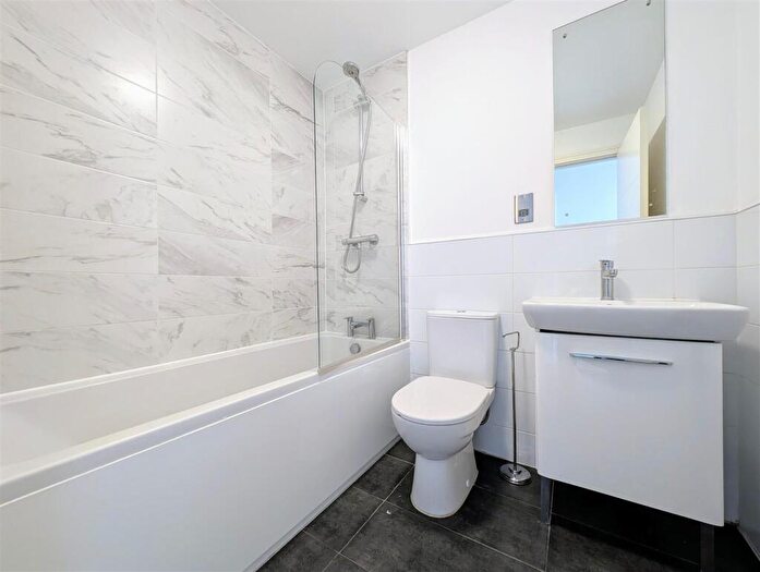 2 Bedroom Apartment To Rent In Jesse Hartley Way, Liverpool, L3