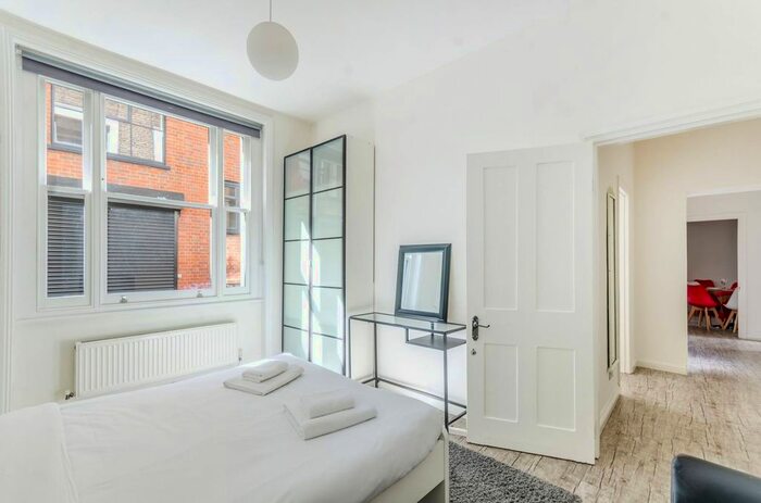 3 Bedroom Flat To Rent In Hanway Place, Fitzrovia, London W1T