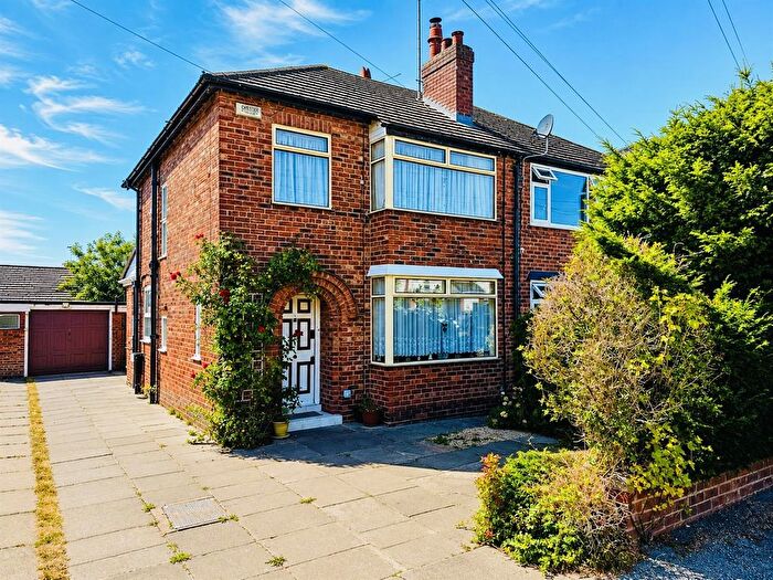 3 Bedroom Semi-detached House For Sale In Lincoln Drive, Newton, CH2