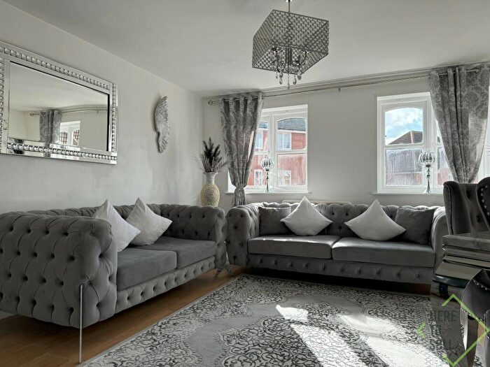 2 Bedroom Flat To Rent In Greenwood Avenue, Enfield, Middlesex, EN3