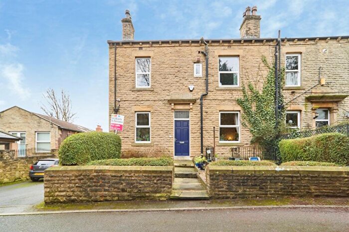 4 Bedroom End Of Terrace House For Sale In Crawshaw Close, Pudsey, LS28