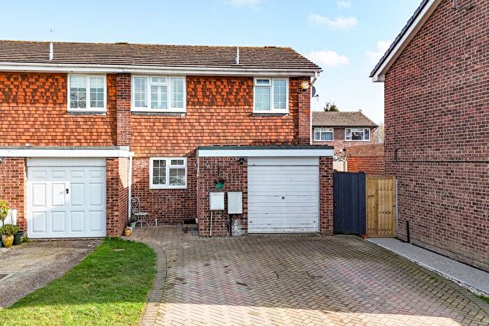 3 Bedroom End Terrace House For Sale In Lillibrooke Crescent, Maidenhead, Berkshire, SL6