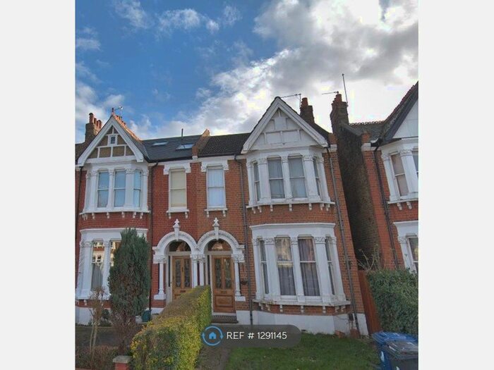 5 Bedroom Semi-Detached House To Rent In Bradley Gardens, London W13