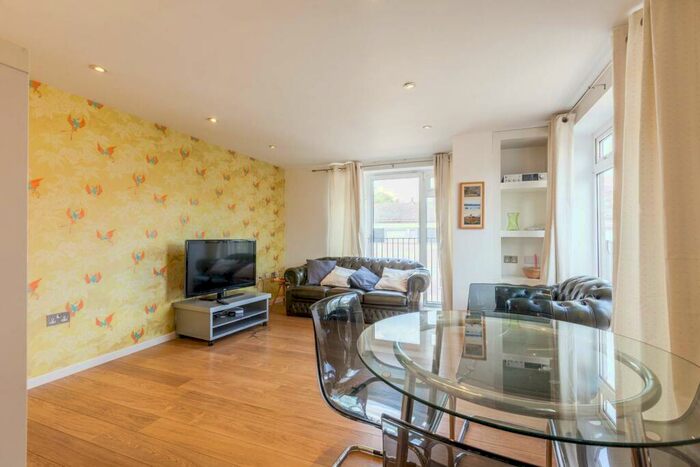 2 Bedroom Flat To Rent In Bacon Street, Shoreditch, London, E2