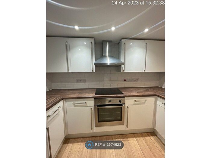 2 Bedroom Flat To Rent In Fountain Mill, Bristol, BS5