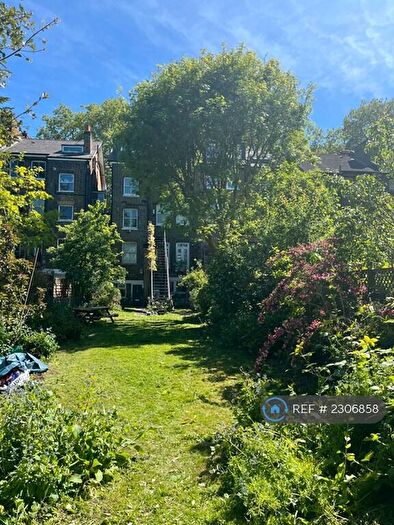 Studio To Rent In East Dulwich Road, London, SE22