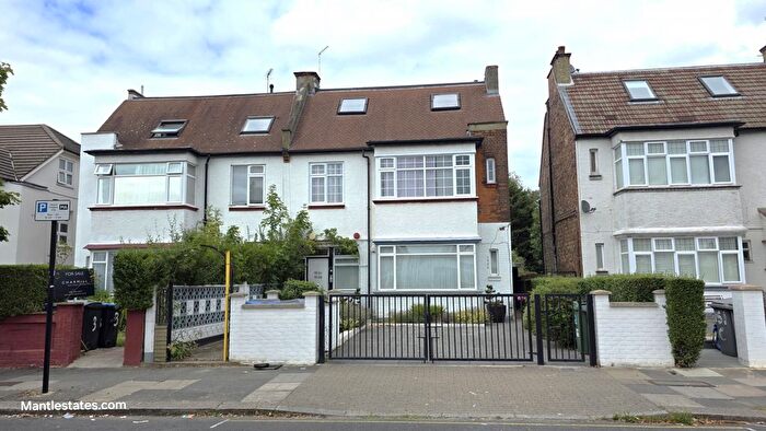 2 Bedroom Flat For Sale In Chatsworth Road, Willesden Green, NW2