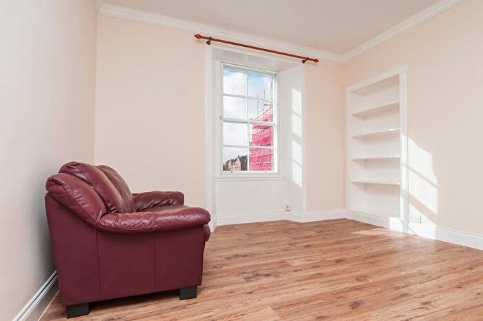 2 Bedroom Flat To Rent In L Buccleuch Street, Edinburgh, EH8