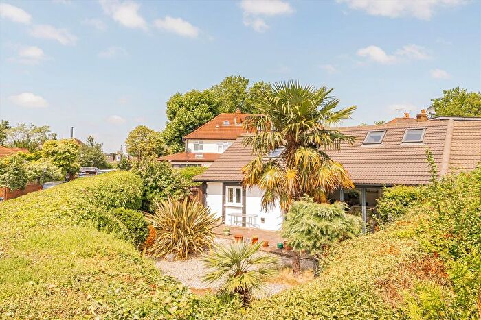 4 Bedroom Bungalow For Sale In Lowfield Road, Acton, W3