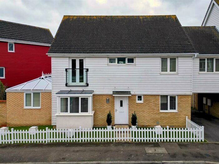 5 Bedroom Link Detached House To Rent In Apollo Drive, Southend-On-Sea, SS2