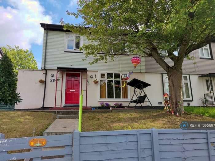 4 Bedroom Semi-Detached House To Rent In Chandos Grove, Salford, M5