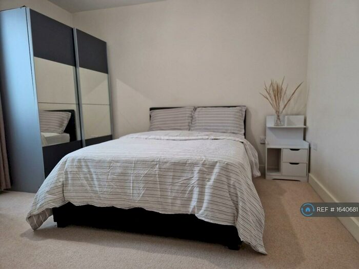 3 Bedroom Flat To Rent In Telegraph Avenue, London, NW9