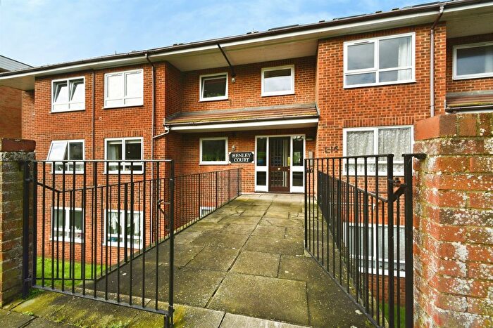 2 Bedroom Flat For Sale In Henley Road, Brighton, BN2