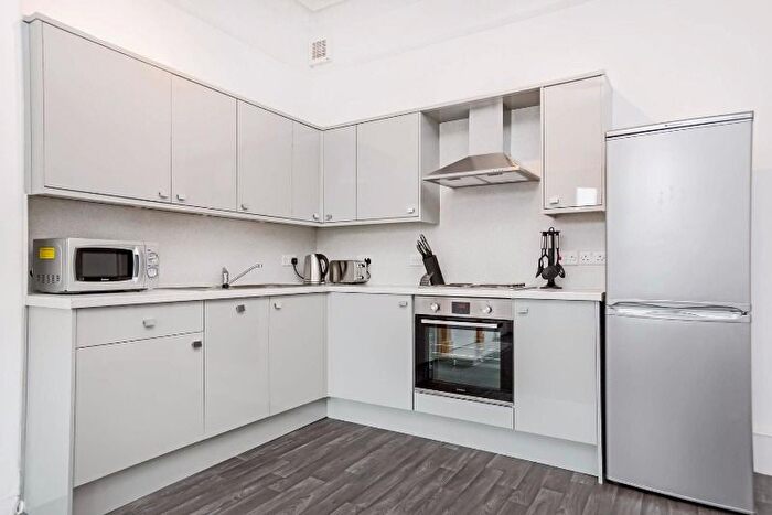 3 Bedroom Flat To Rent In West Savile Terrace, Edinburgh, EH9